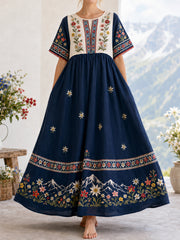 Damenkleid mit Kunstdruck zur Würdigung österreichischer Naturlandschaftselemente