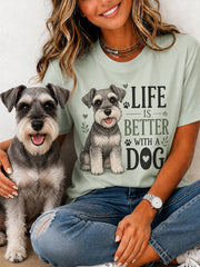 Das Leben einer Frau ist schöner mit einem Hund – Geschenkdruck für Tierliebhaber, lässiges T‑Shirt