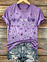 Damen-Print-T-Shirt mit lila Blumen und Alzheimer-Bewusstsein