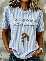 Frauen würden hier wieder lustiges, kurz ärmel iges T-Shirt mit gestreifter Haustier-Pfote-Print essen