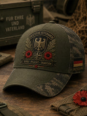 Mütze mit militärischem Vintage-Print