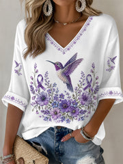Damen-T-Shirt in Lila mit Blumen- und Kolibri-Print, halblangen Ärmeln und V-Ausschnitt – Unterstützung für das Bewusstsein rund um die Alzheimer-Krankheit