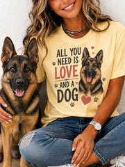 Frauen Alles, was Sie brauchen, ist Liebe und ein Hunde druck geschenk für Haustier liebhaber Casual T-Shirt