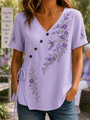 Damen-Shirt mit violetter Blumen- und Kolibri-Print-Aufmachung zur Sensibilisierung für die Alzheimer-Krankheit, V-Ausschnitt